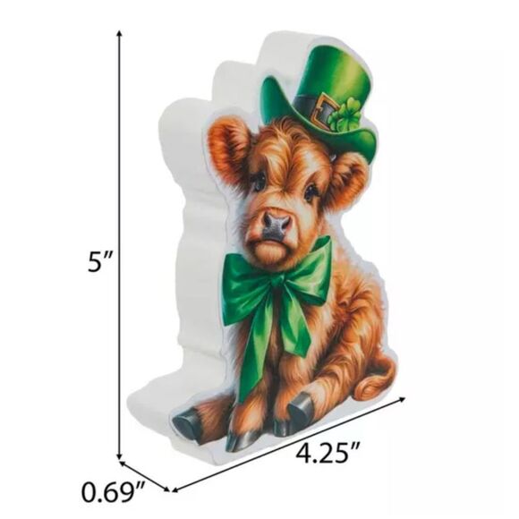 St. Patrick's Day Sitting Highland Cow Decor - Picture 1 of 3